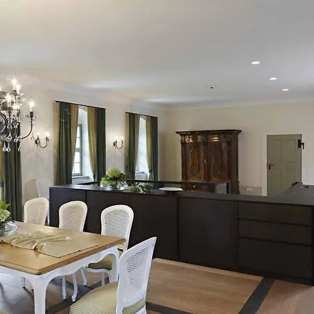 Barockschloss 홈스테이 *